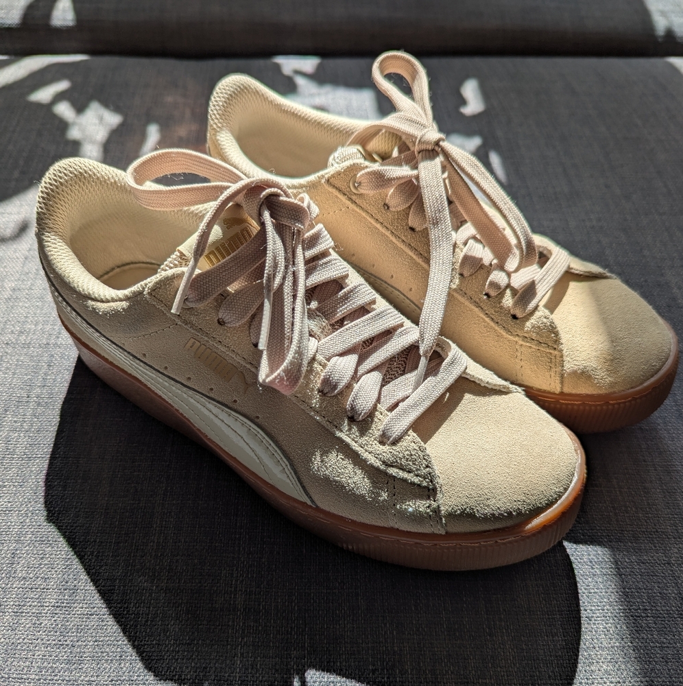 Puma Vikky Suede Platform Shoes Women's Size 6.5